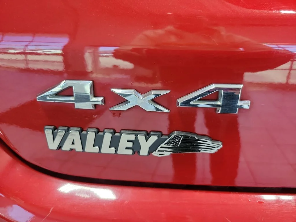 Used 2019 Red Jeep Latitude image 18