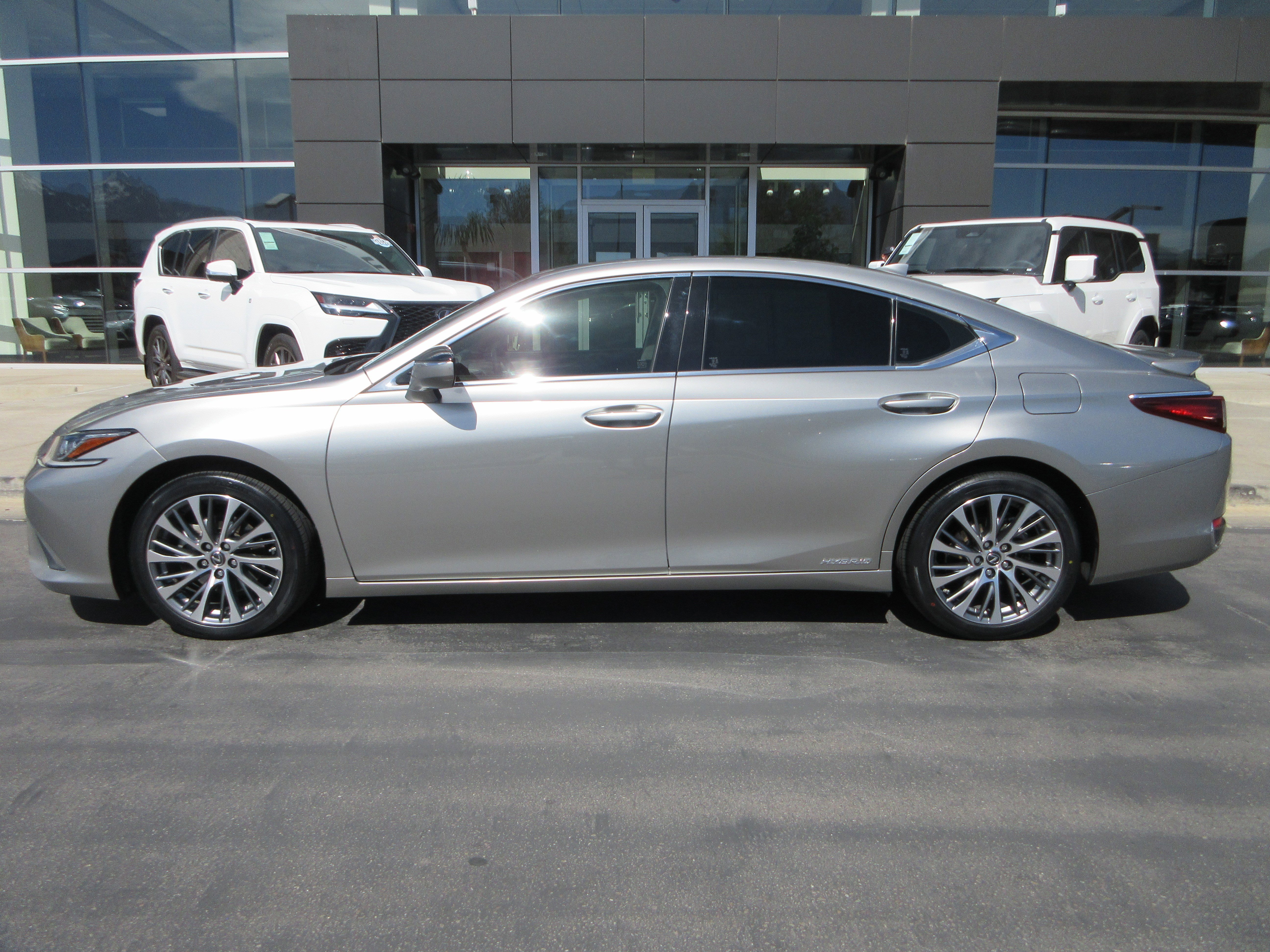Used 2019 Atomic Silver Lexus 300h image 3
