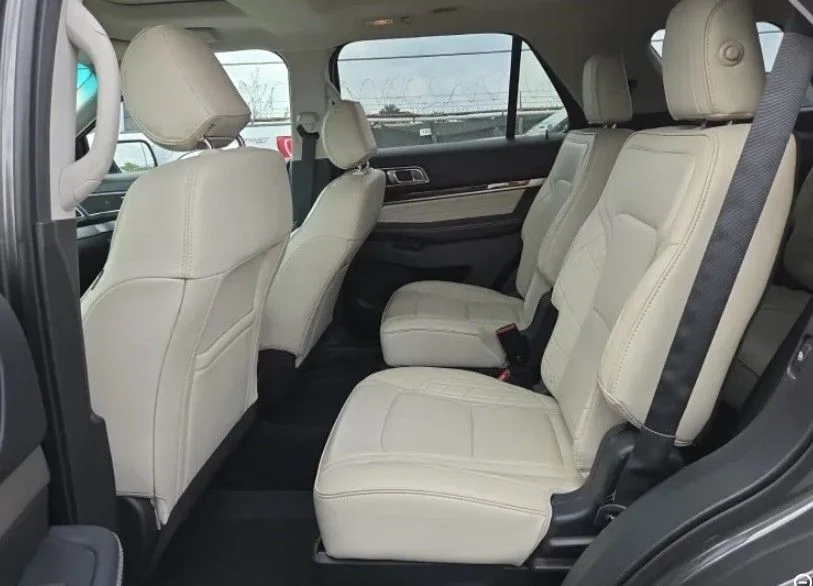 Used 2017 Gray Ford Platinum image 8