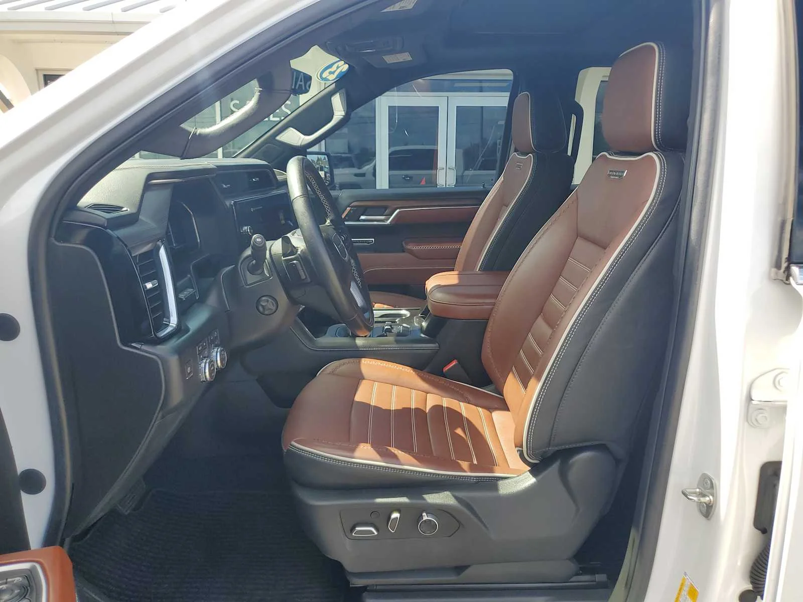Used 2023 White Frost Tricoat GMC Denali Ultimate image 23