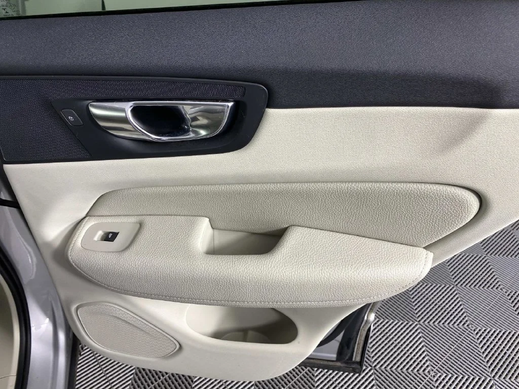Used 2019 Bright Silver Metallic Volvo T5 Momentum image 21
