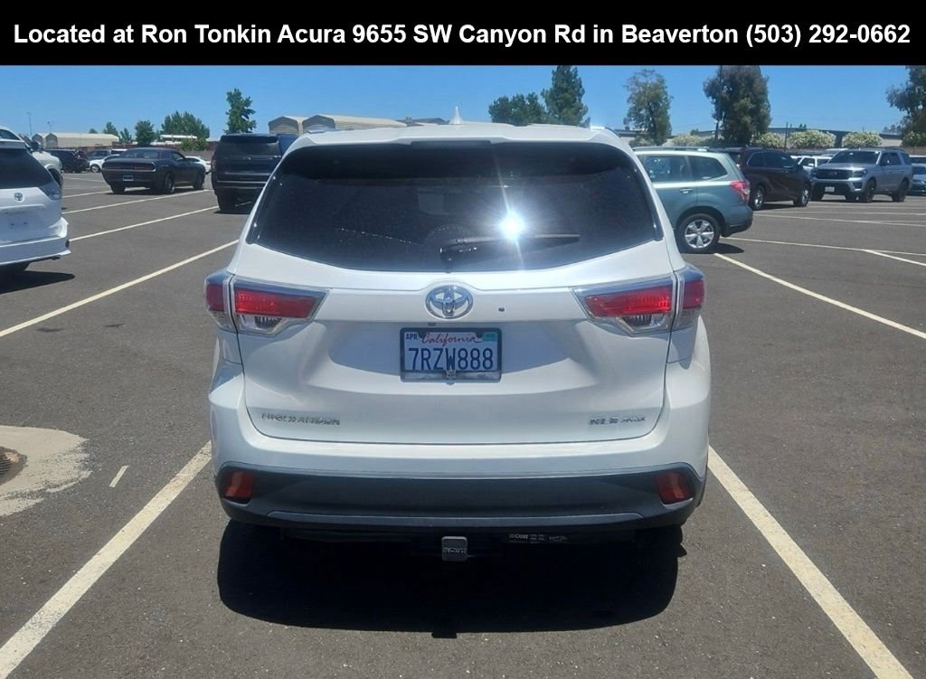 Used 2016 Blizzard Pearl Toyota XLE V6 image 5