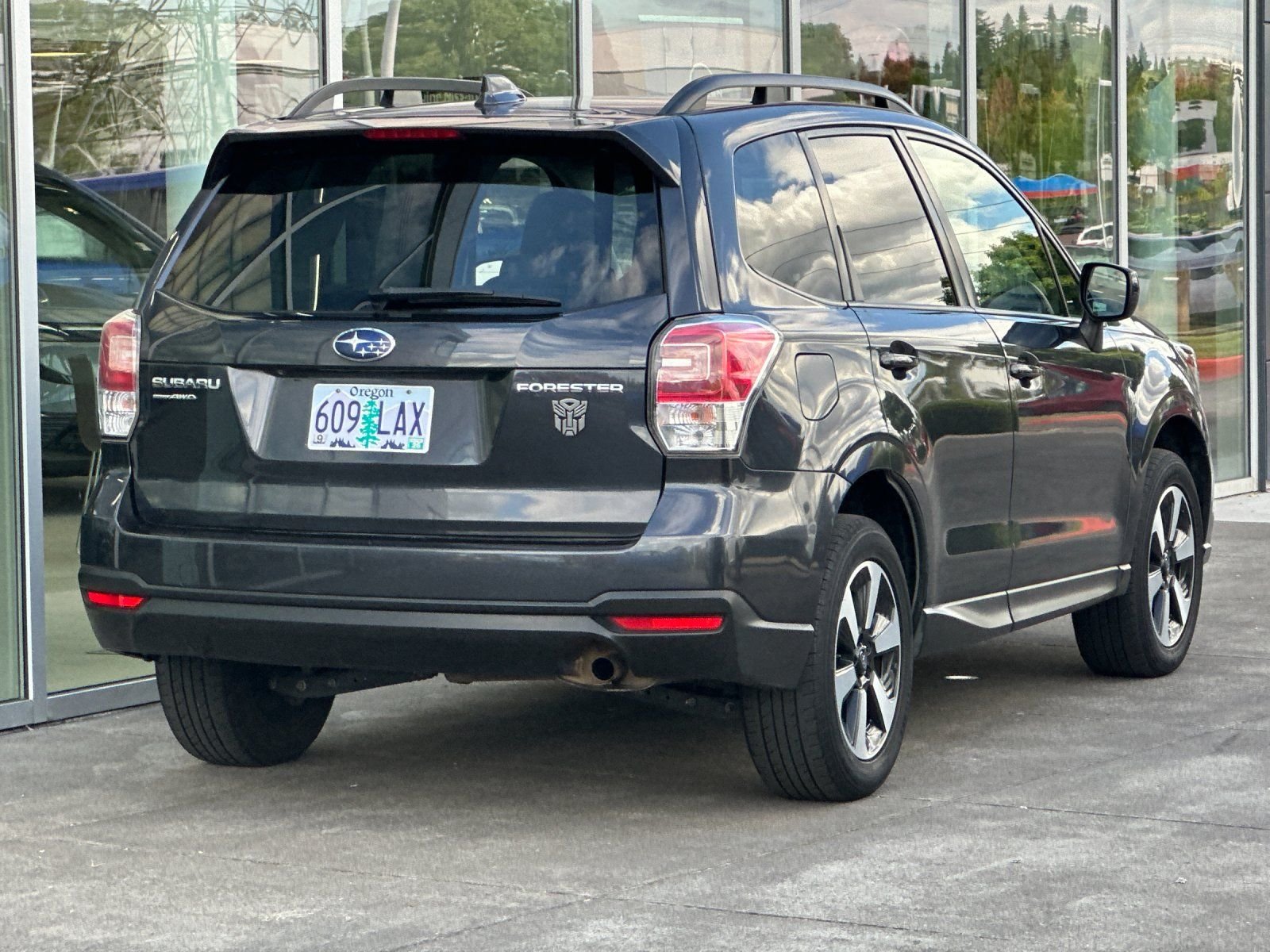 Used 2018 Dark Gray Metallic Subaru 2.5i Premium image 3