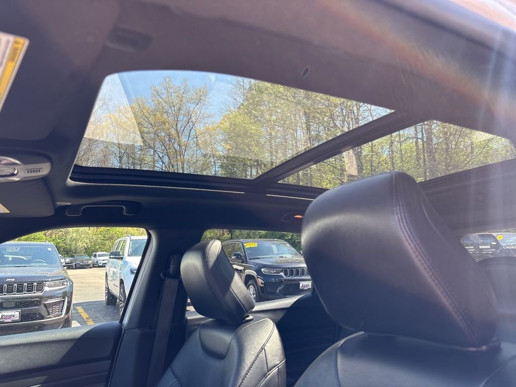 Used 2022 White Jeep High Altitude image 21