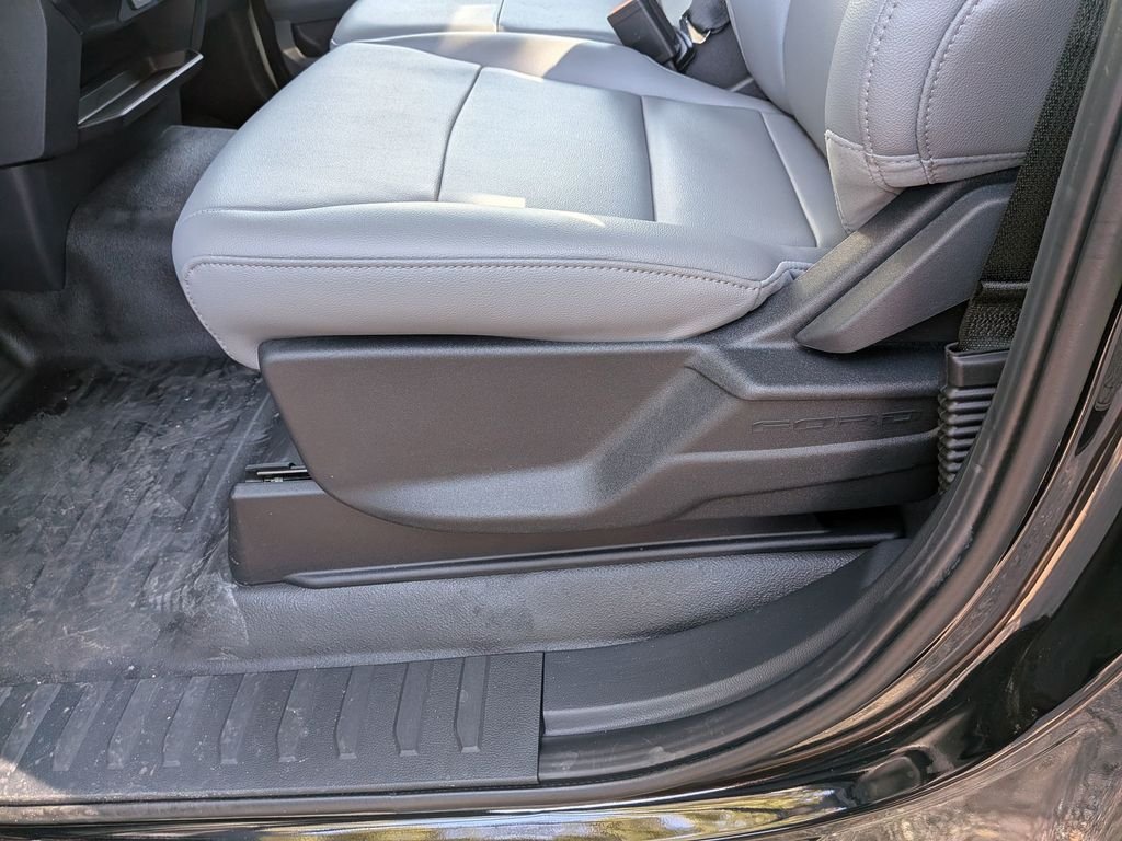 New 2026 Agate Black Metallic Ford XL image 16