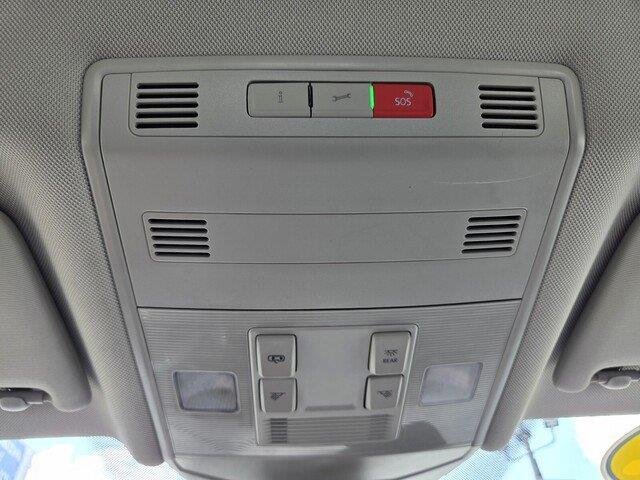 Used 2024 Opal White Pearl Volkswagen SE image 18