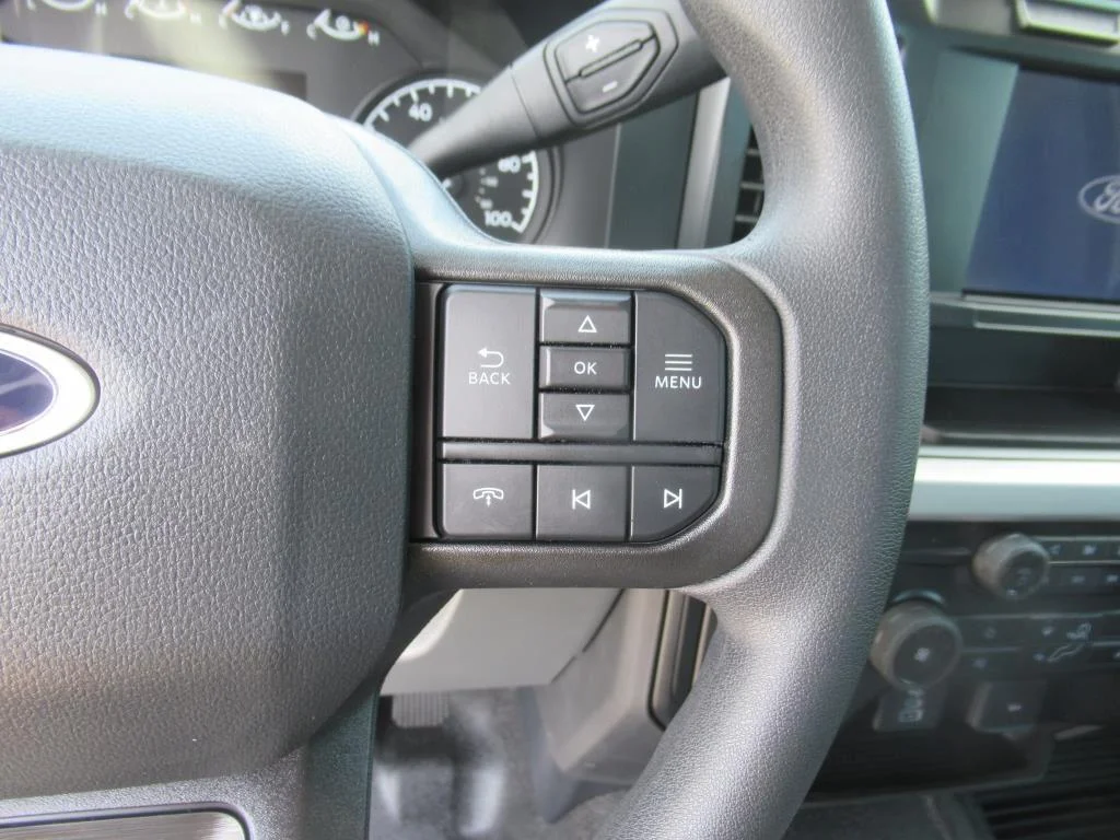 New 2024 Oxford White Ford F-250® XL image 18