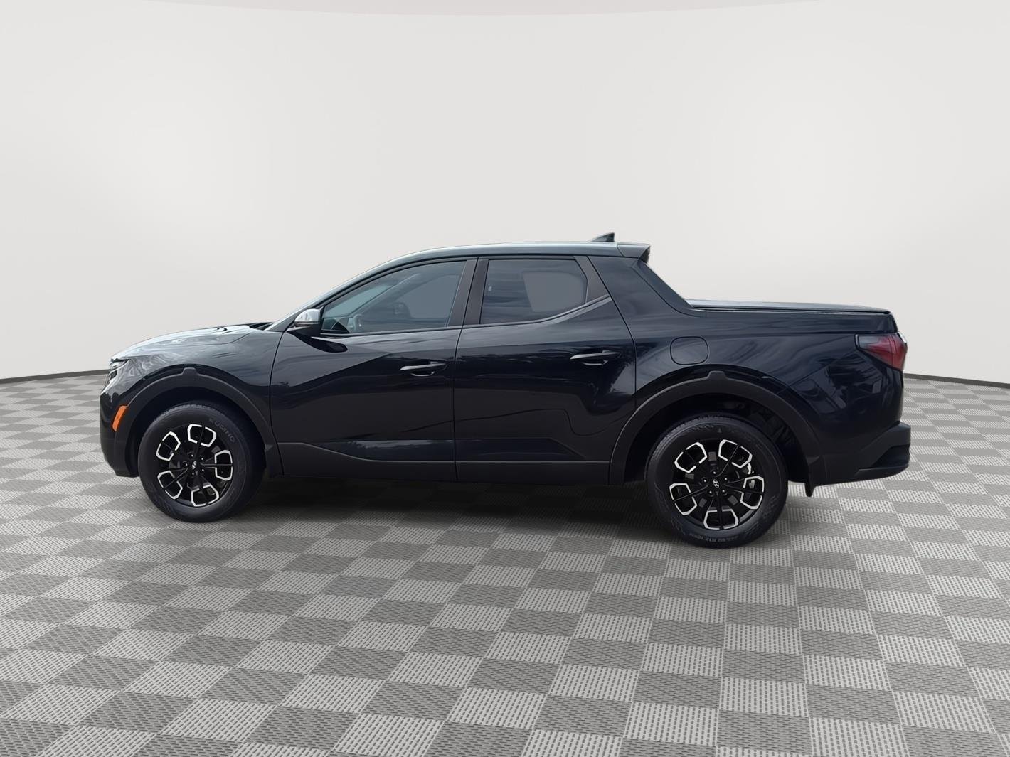 Used 2022 Phantom Black Hyundai SEL image 9