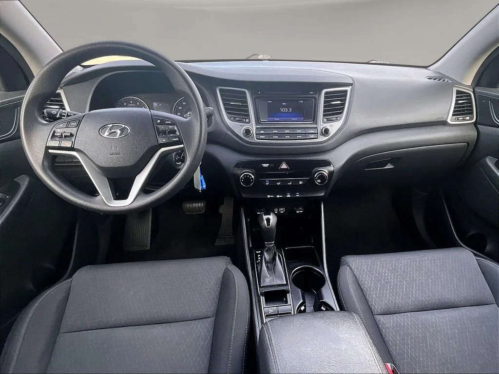 Used 2018 Gray Hyundai SE image 10