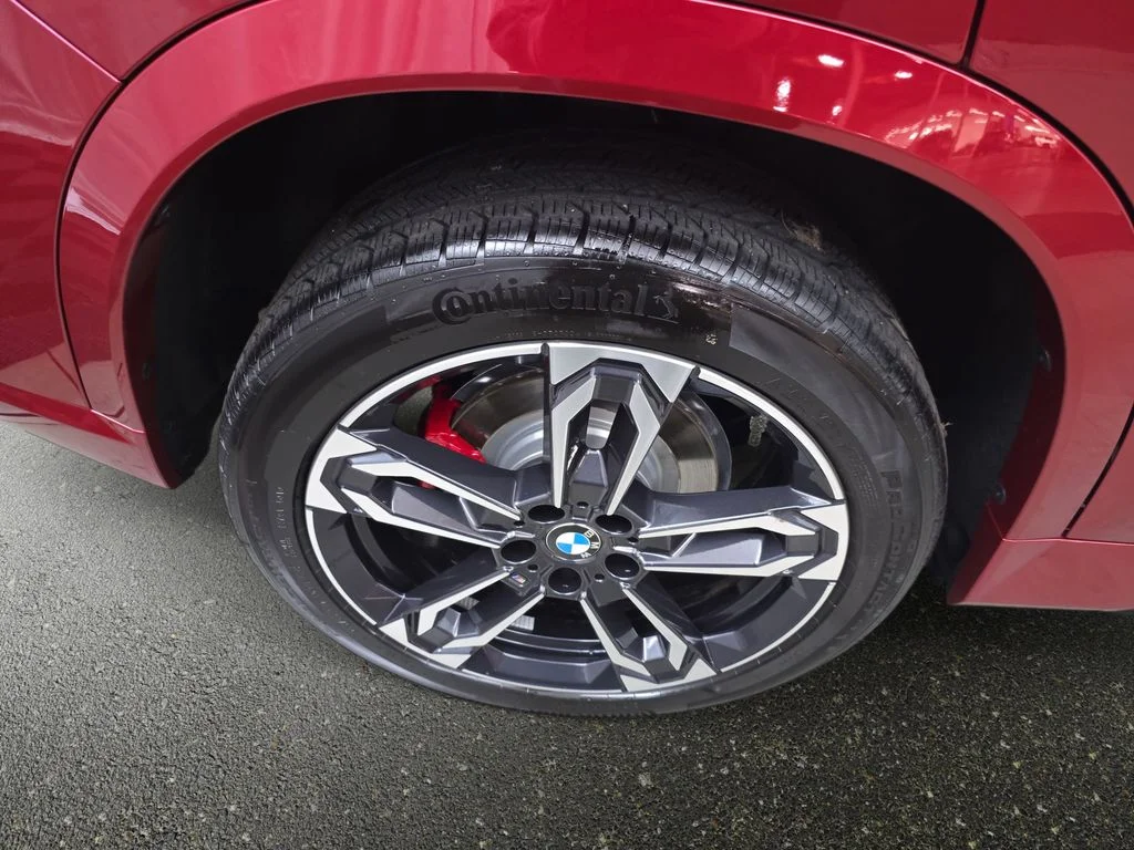 Used 2026 Vegas Red Metallic BMW xDrive28i image 32