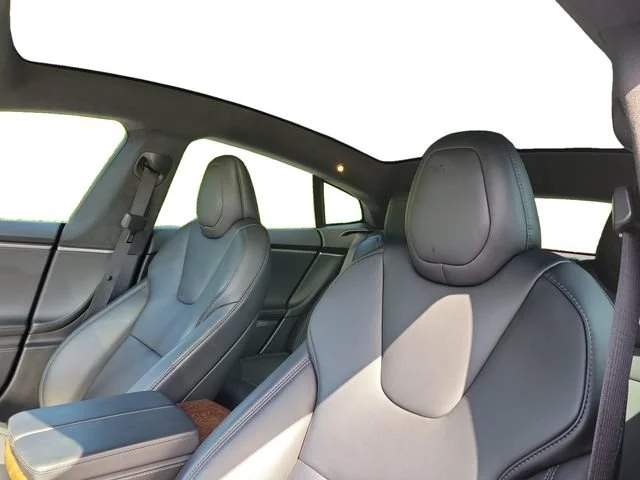 Used 2021 Red Tesla Long Range Plus image 7