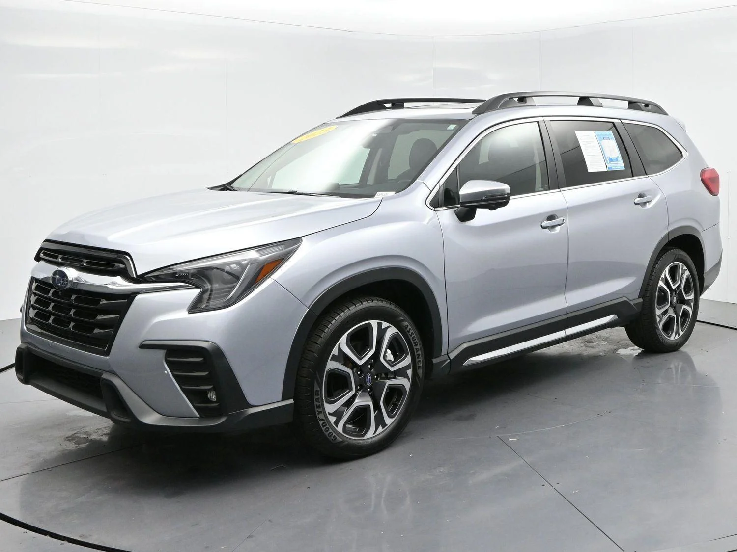 Used 2023 Ice Silver Metallic Subaru Limited image 3