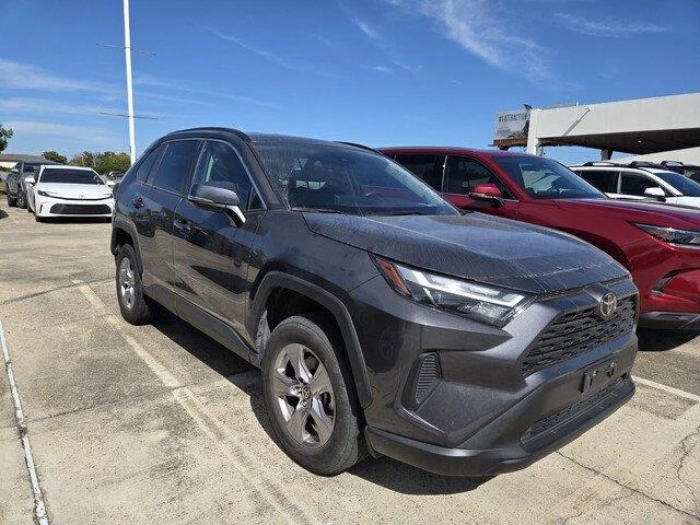 Used 2025 Magnetic Gray Metallic Toyota XLE image 3