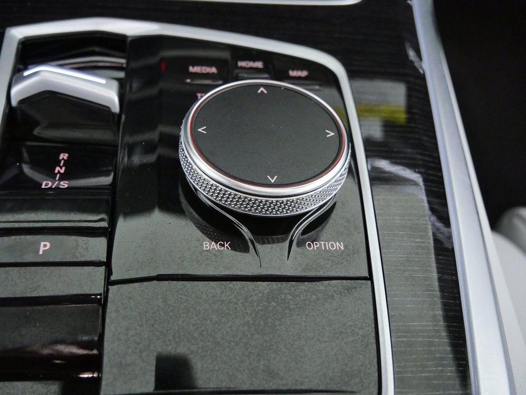 New 2026 Alpine White BMW xDrive40i image 45
