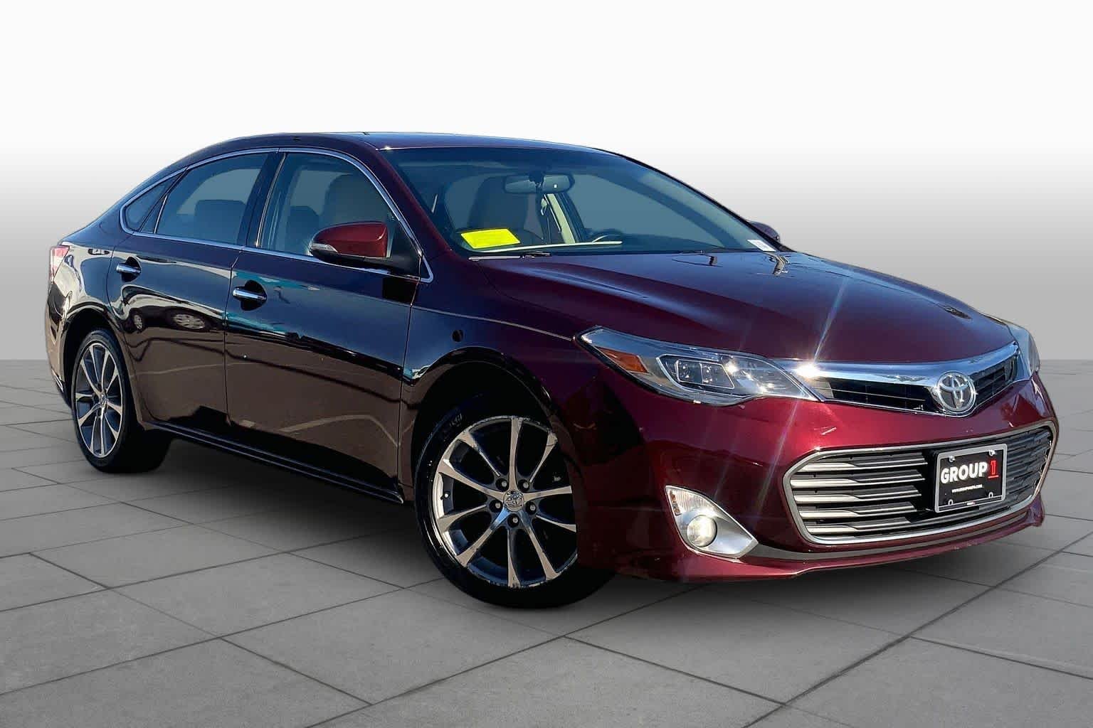 Used 2015 Ooh La La Rouge Mica Toyota XLE Touring image 4
