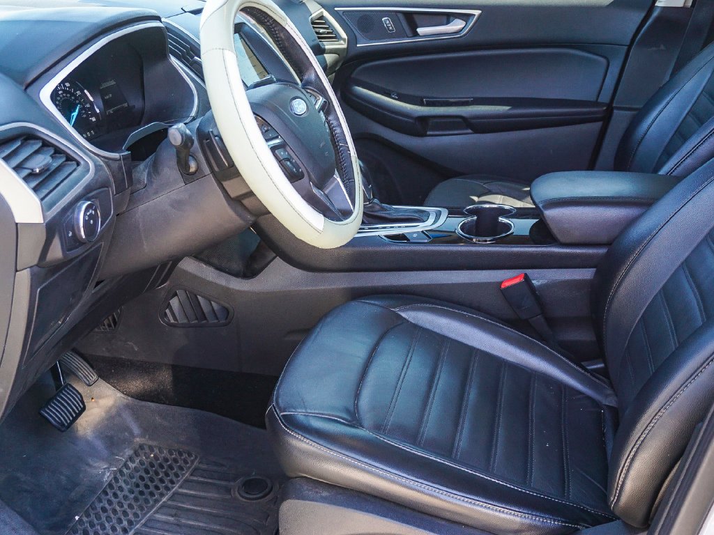 Used 2018 Oxford White Ford SEL image 18