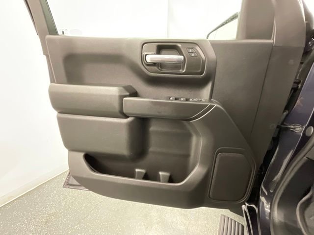 Used 2023  Chevrolet Custom image 9