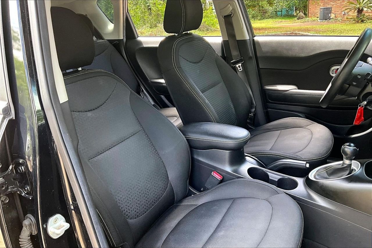 Used 2016 Black Kia Plus image 29