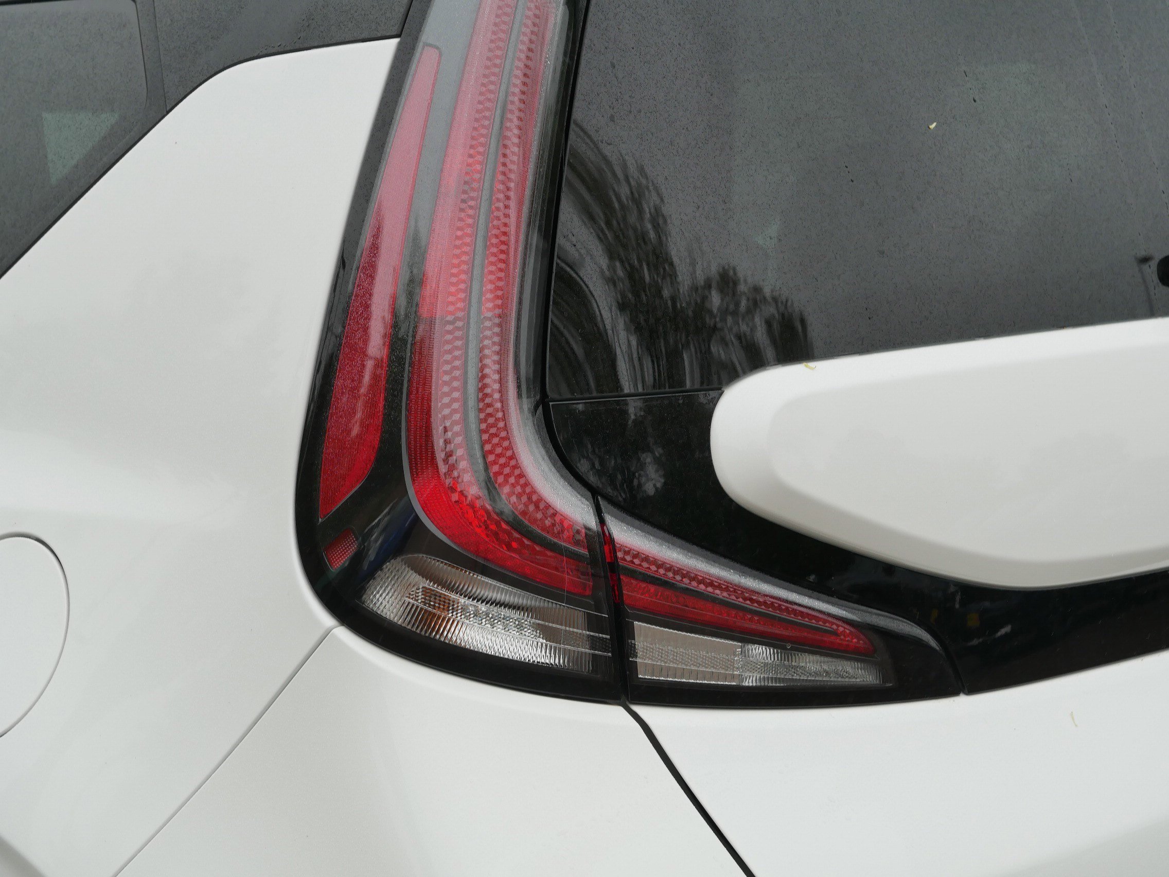 Used 2025  Kia LX image 17
