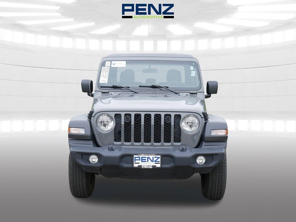 Used 2022 Jeep Gladiator Sport with VIN 1C6HJTAG9NL111463 for sale in Rochester, Minnesota