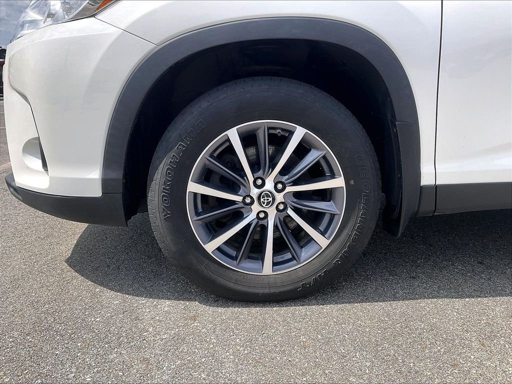 Used 2019 Blizzard Pearl Toyota XLE image 7