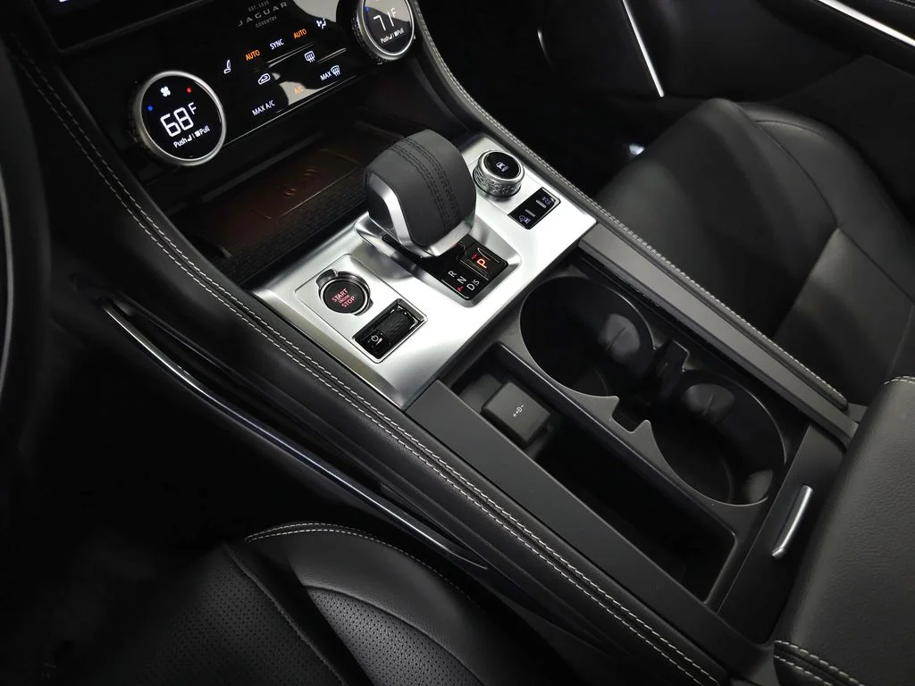 Used 2025  Jaguar P250 R-Dynamic S image 35