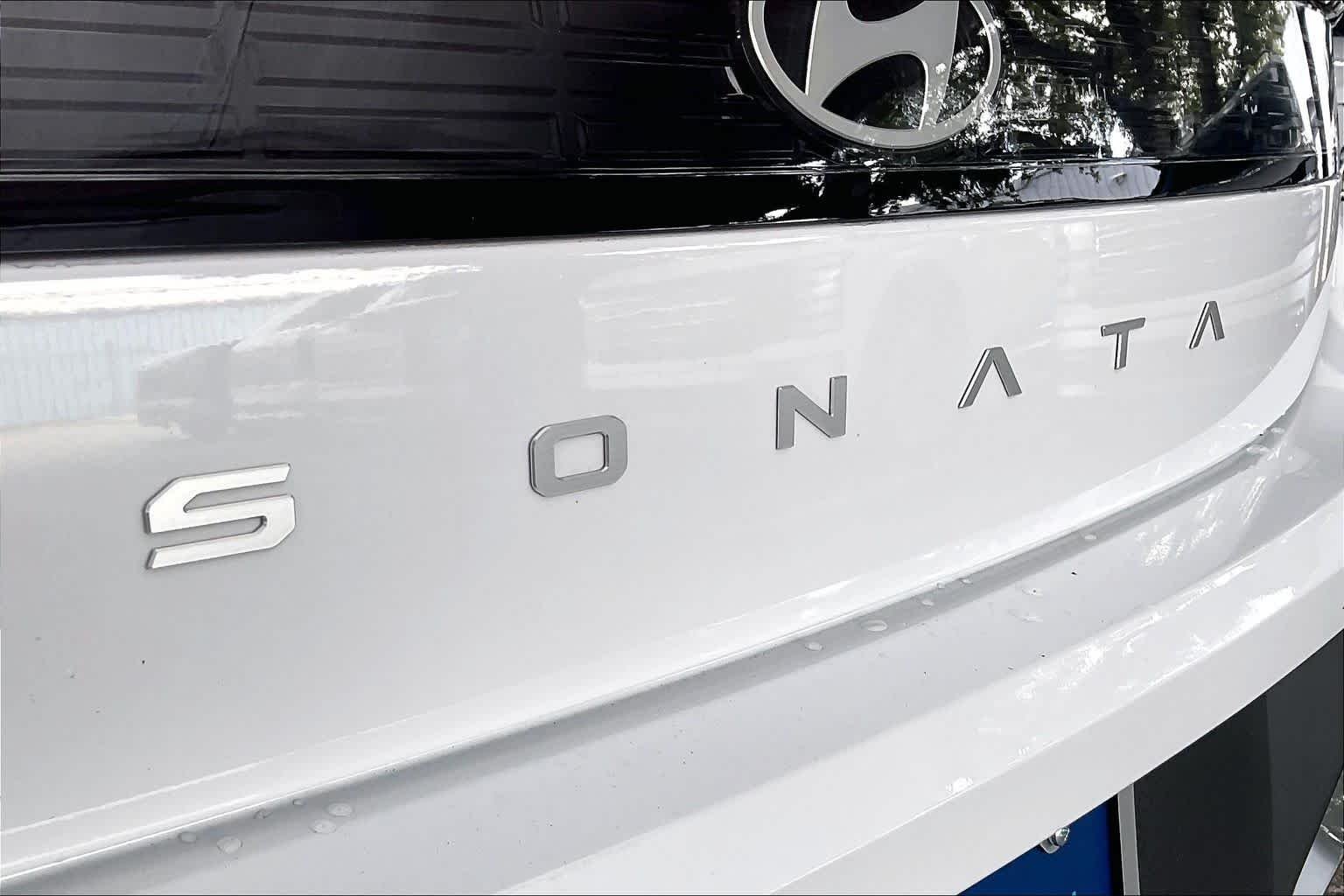Used 2025 Serenity White Hyundai SE image 10