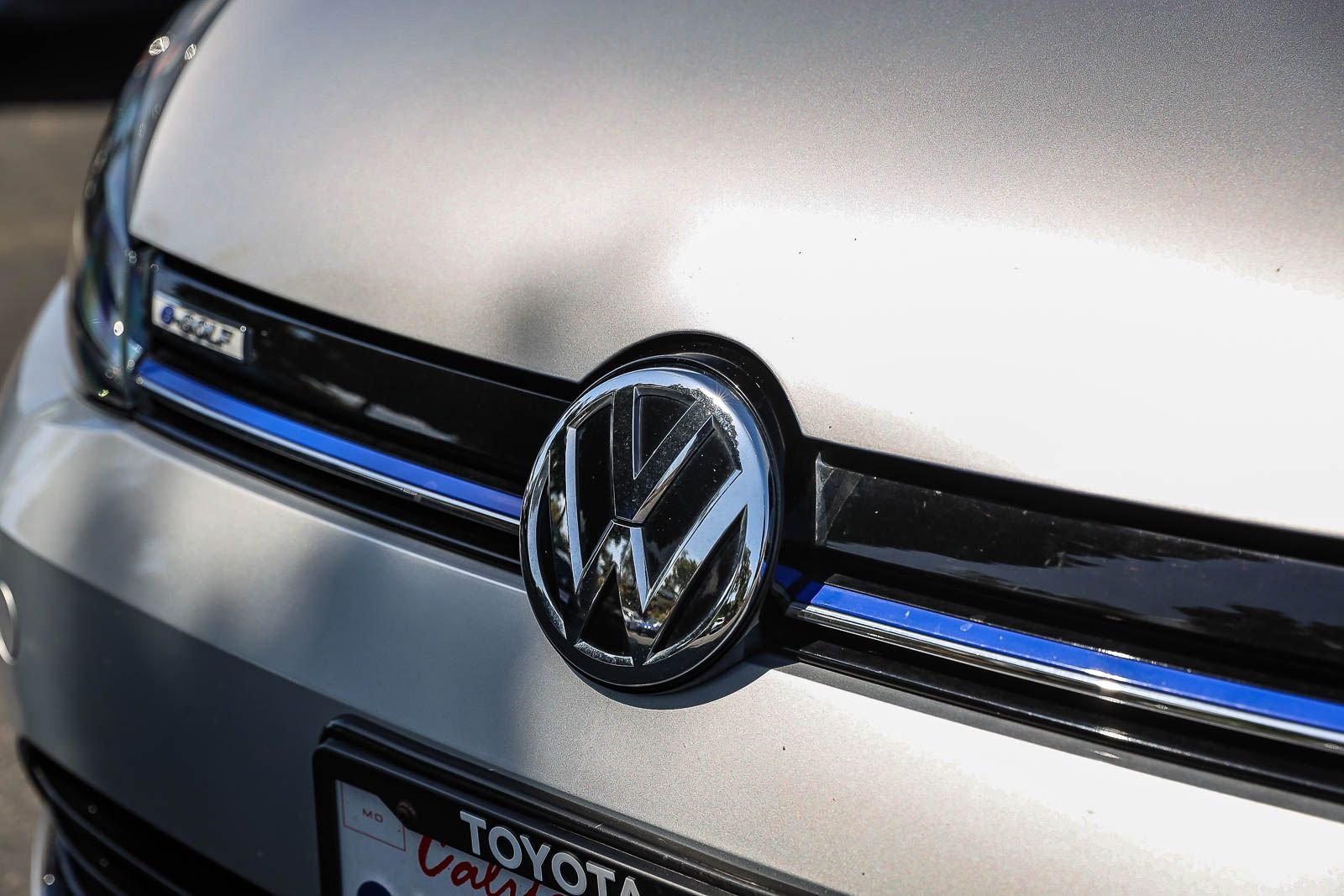 Used 2019 Reflex Silver Metallic Volkswagen SE image 12