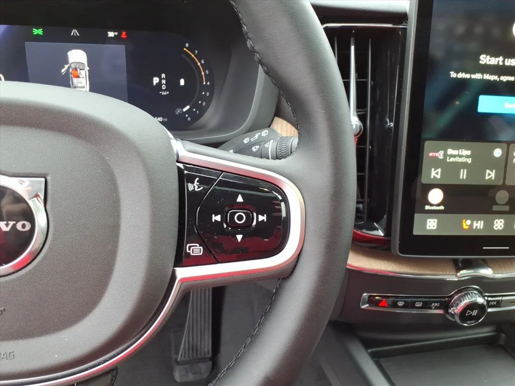 2026 Volvo XC60 Plus - Photo 16
