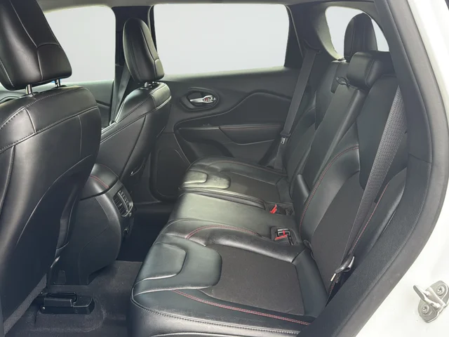 Used 2022 White Jeep Trailhawk image 27
