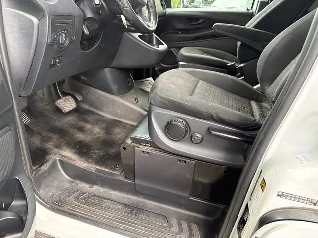Used 2018 White Mercedes-Benz NA image 9
