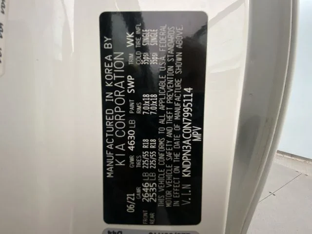 Used 2022 White Kia EX image 27