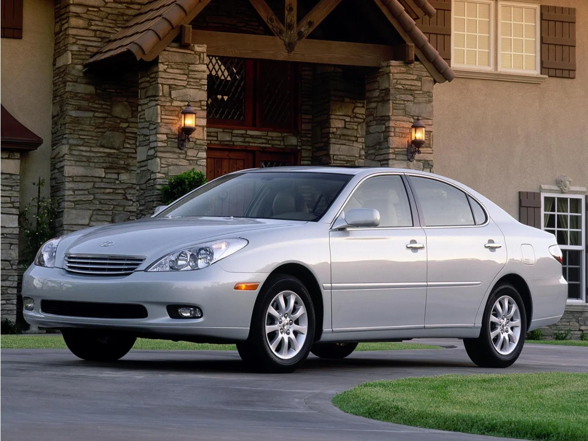 Used 2004  Lexus 330 image 1