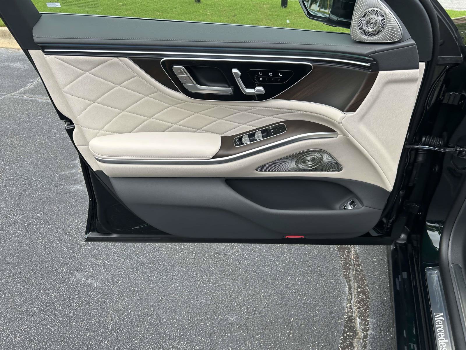 New 2027 Emerald Green Metallic Mercedes-Benz S 580 4MATIC® Sedan image 15