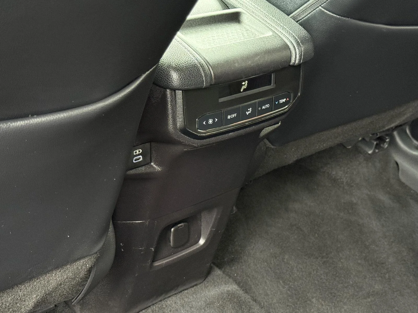 Used 2025 Midnight Black Metallic Toyota XLE image 20