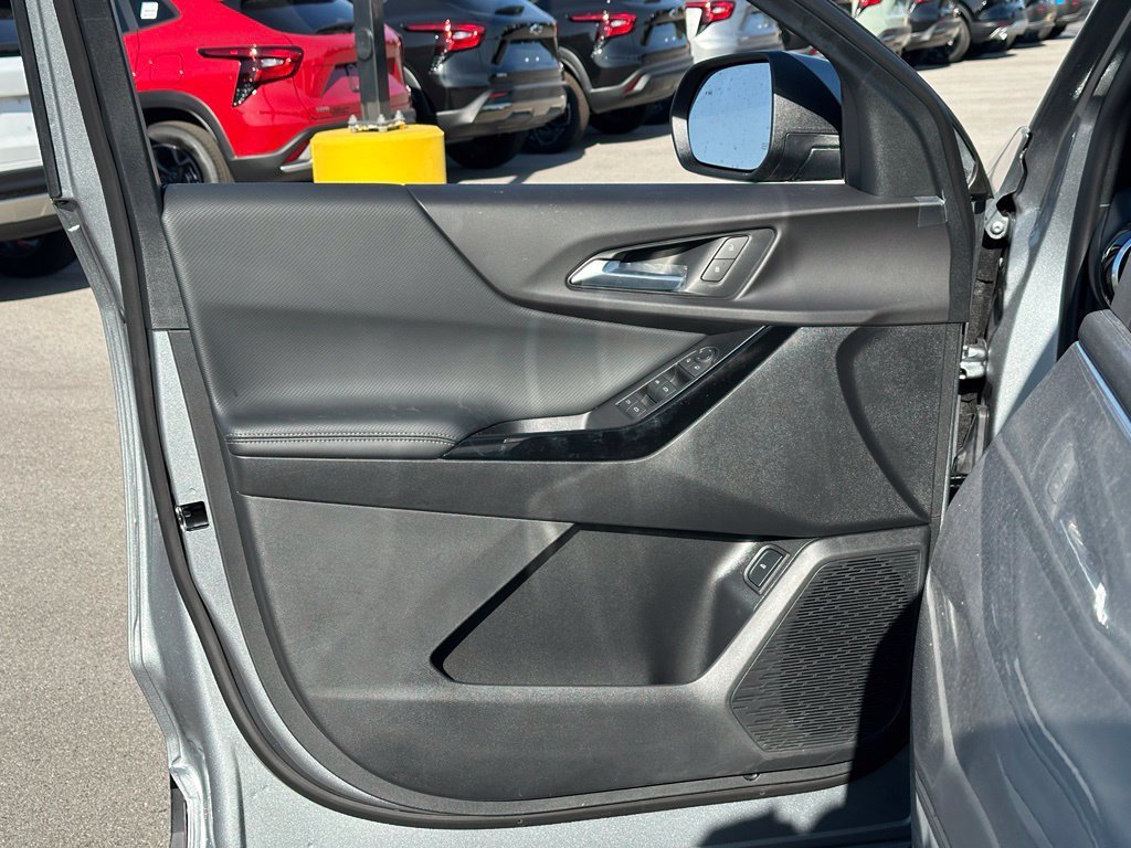 2027 Chevrolet Equinox LT - Photo 11