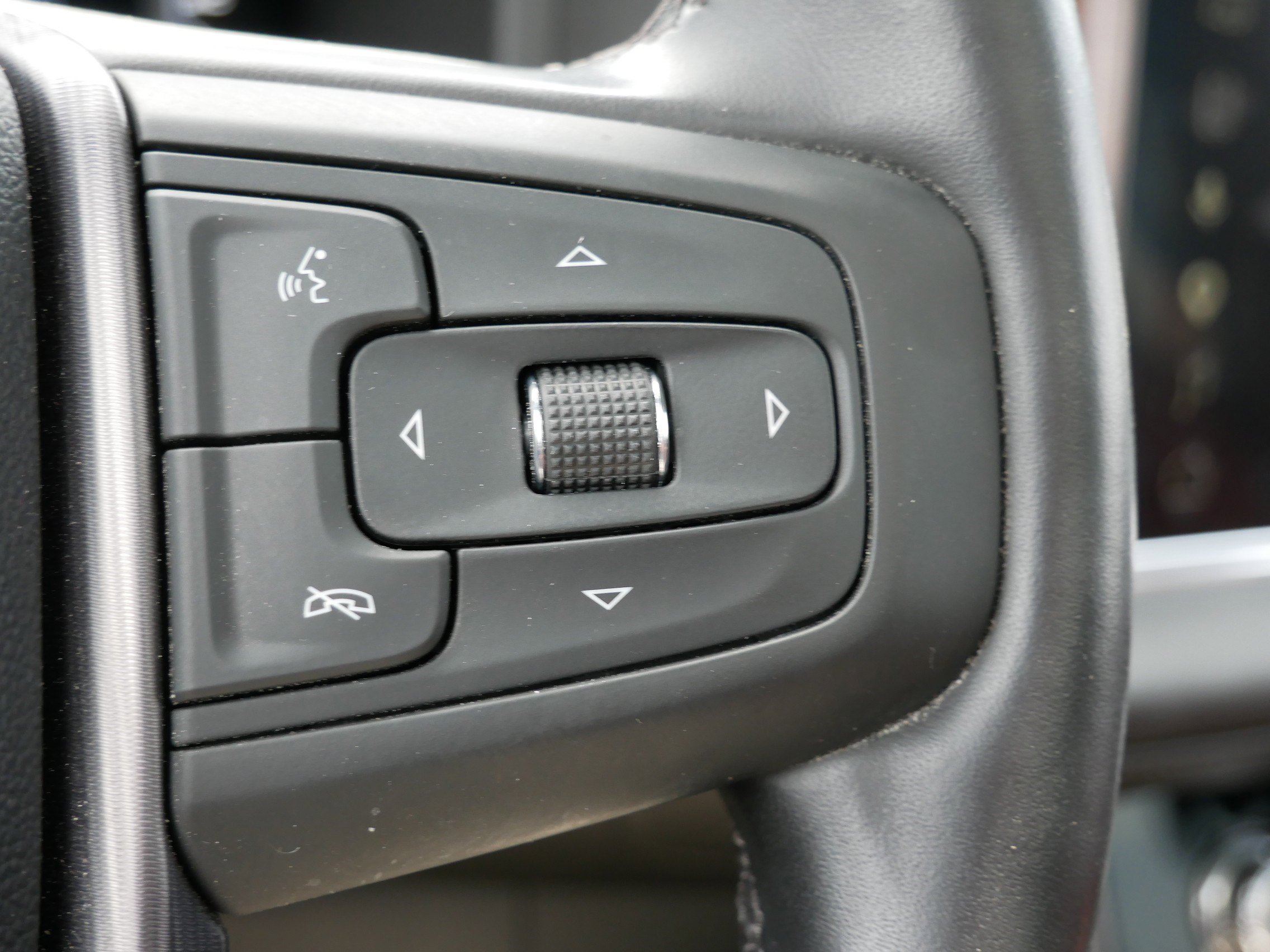 2024 GMC Yukon Denali Ultimate - Photo 30
