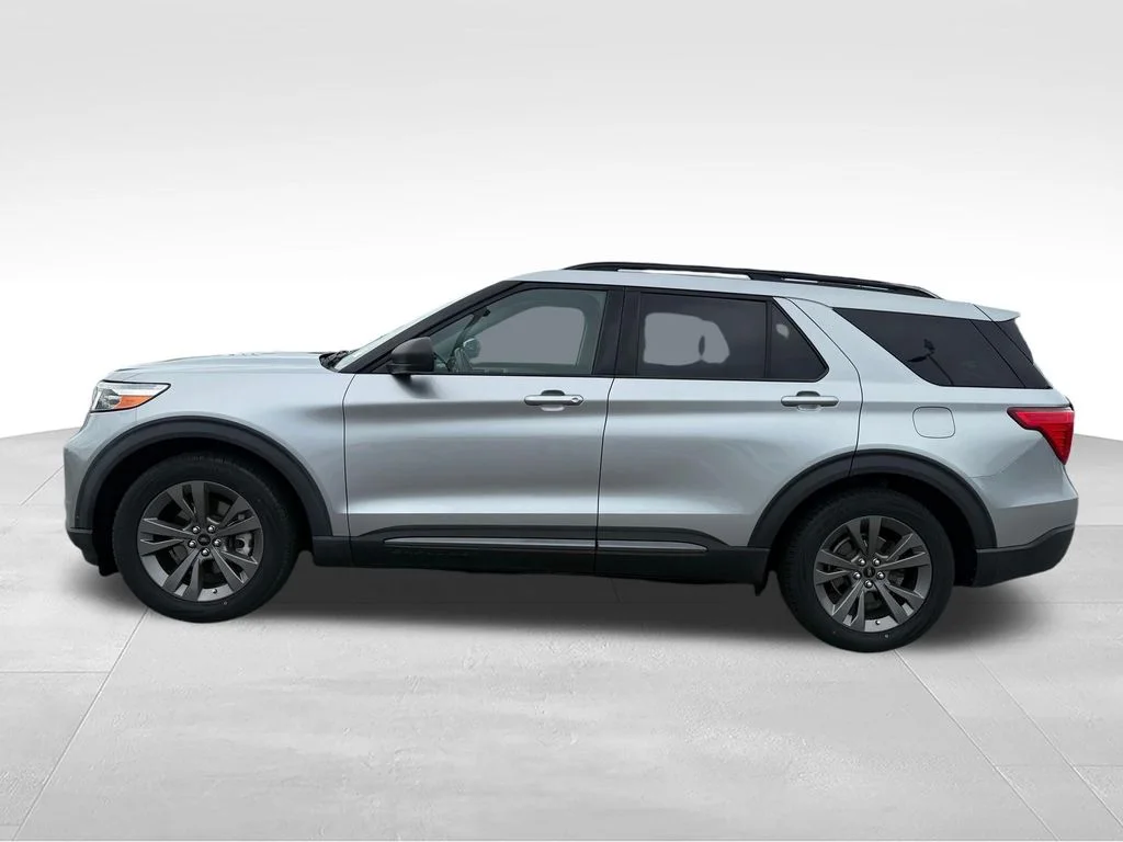 Used 2021 Silver Ford XLT image 2
