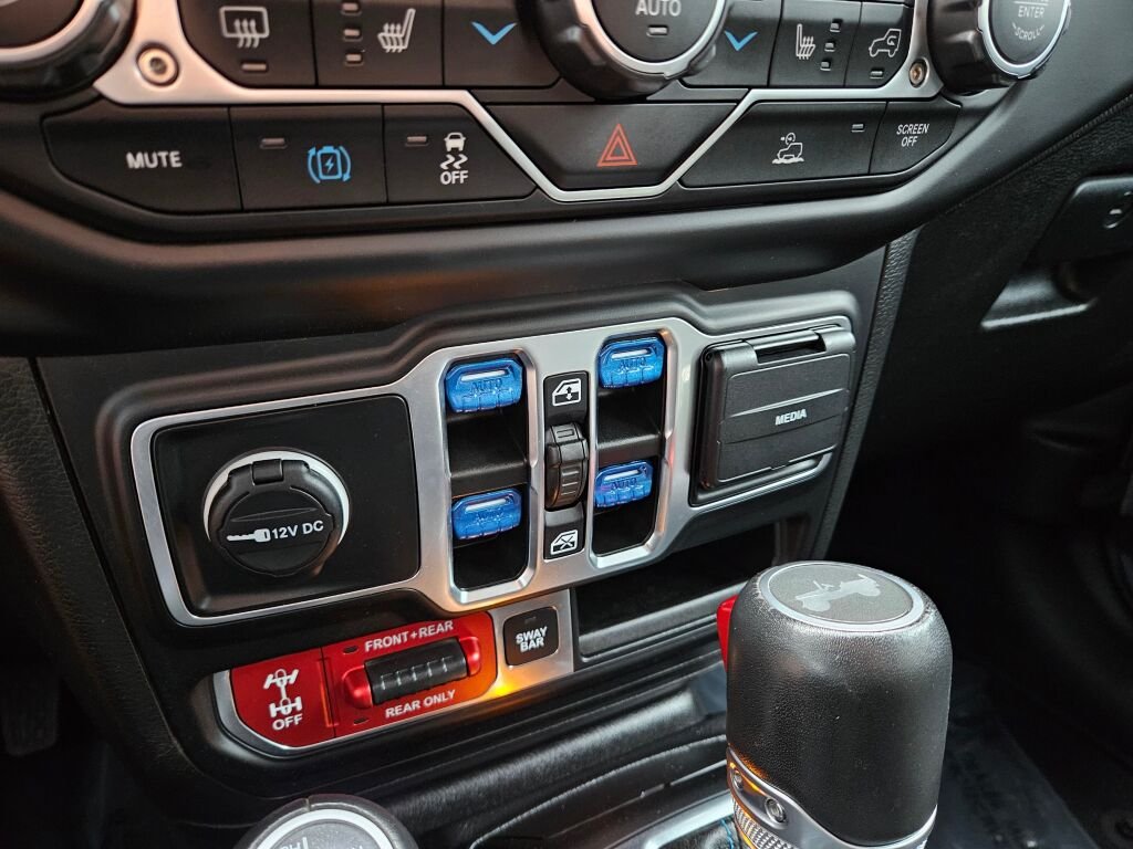 Used 2023 Gray Jeep Rubicon 4xe image 27