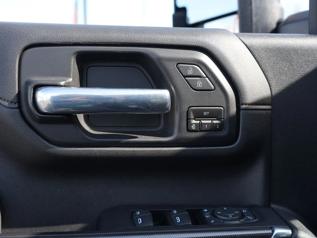 Used 2020 Black GMC AT4 image 17
