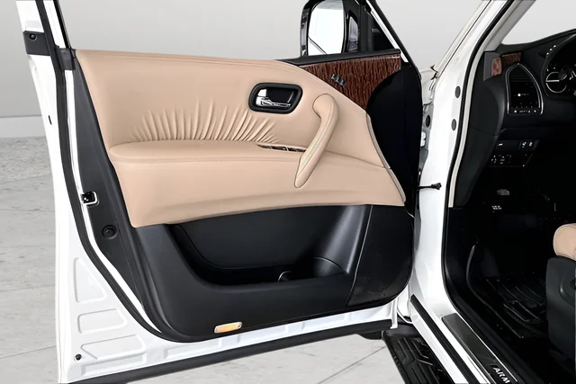 Used 2019 White Nissan SL image 17
