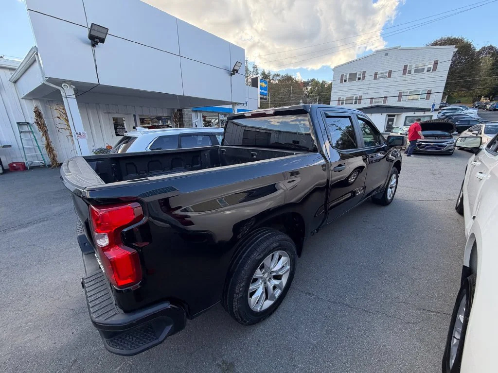 Used 2021 BLACK Chevrolet Custom image 6