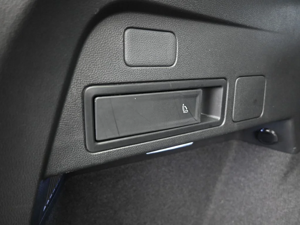 Used 2022 Gray Volkswagen 2.0T SE R-Line Black image 43