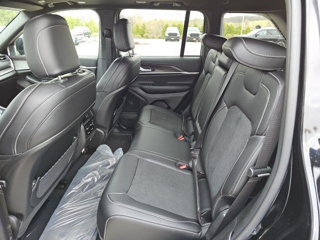 New 2026 Diamond Black Crystal Pearlcoat Jeep Laredo Altitude image 17