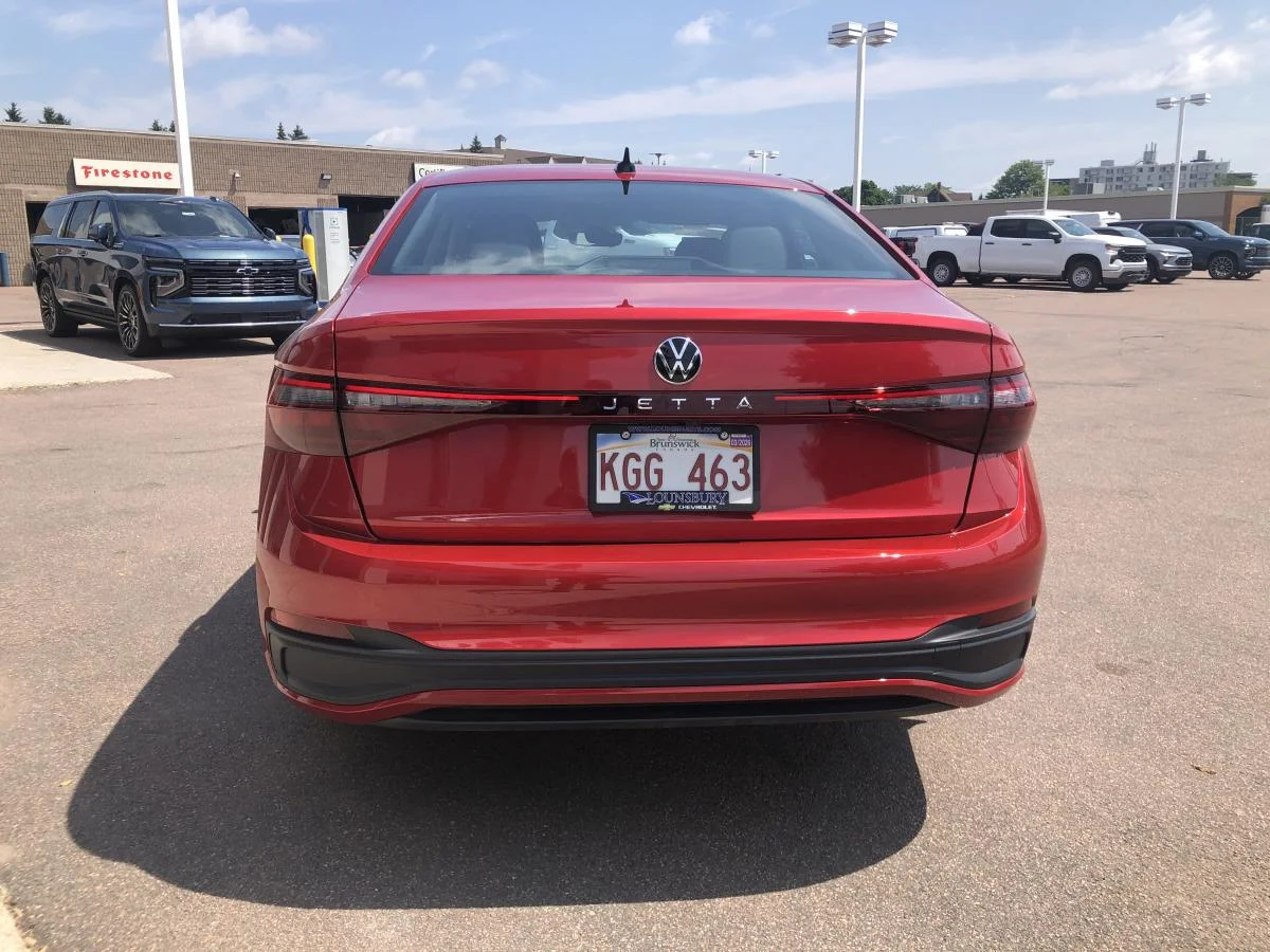 Used 2025 Red Volkswagen Comfortline Auto image 6