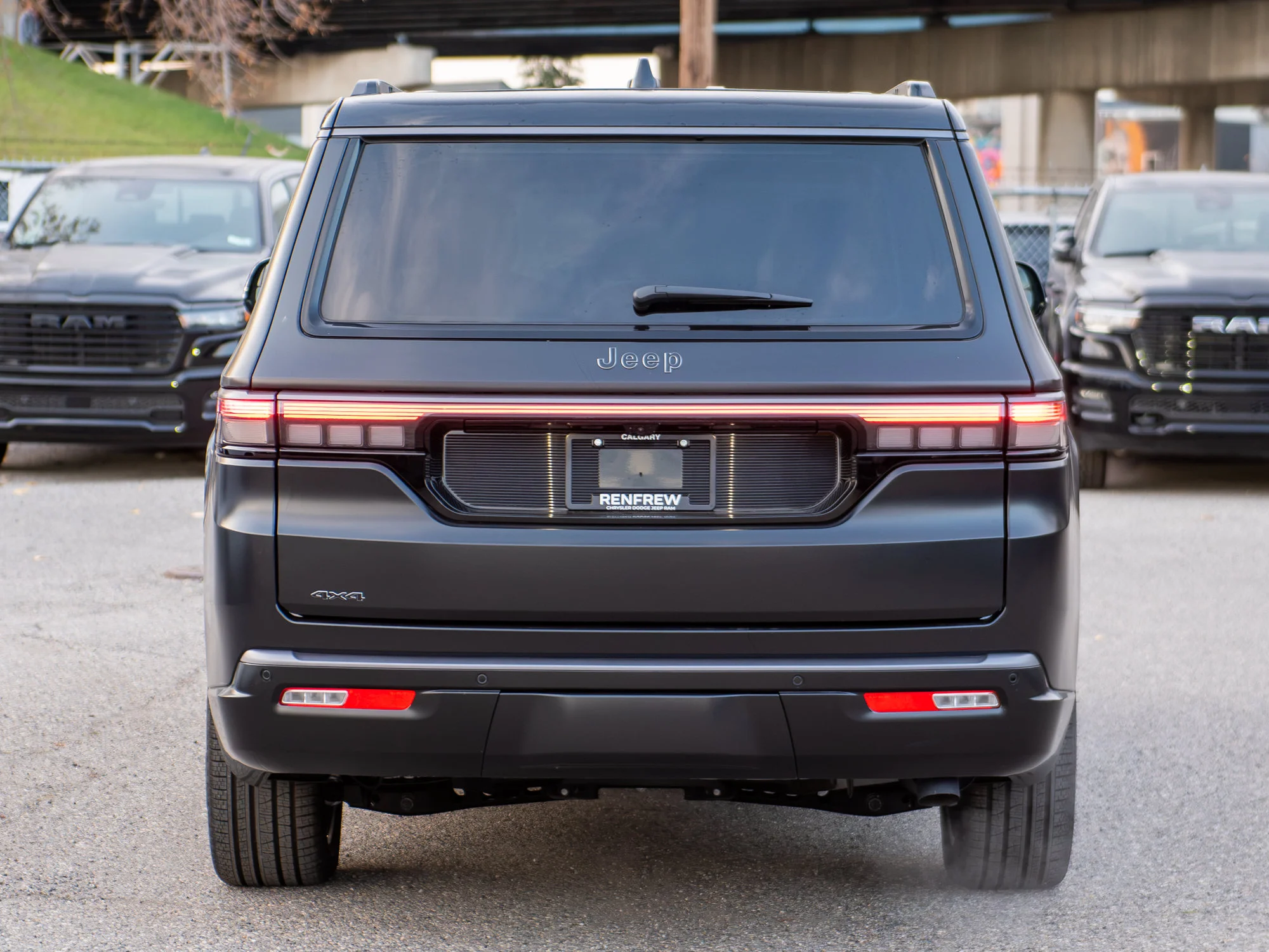 Used 2026 Black Jeep Limited Reserve* 4x4,STEALTH WRAP MATTE BLACK Nappa Leather, McIntosh Audio, Head-Up Display image 5