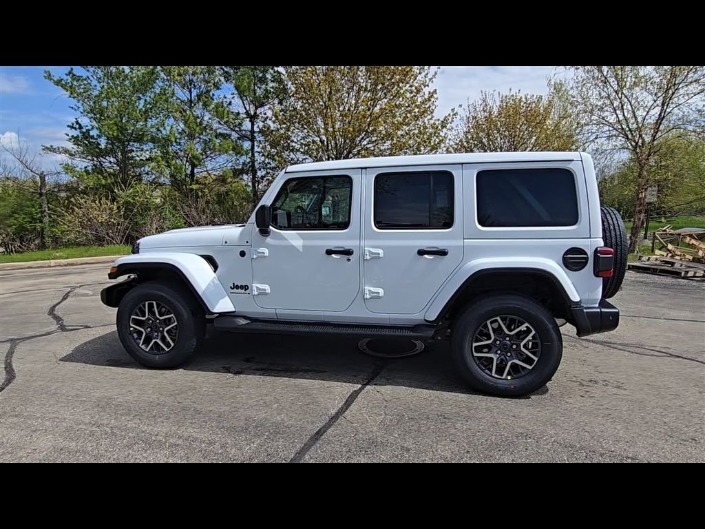 New 2026 Bright White Clear-Coat Exterior Paint Jeep Sahara image 5