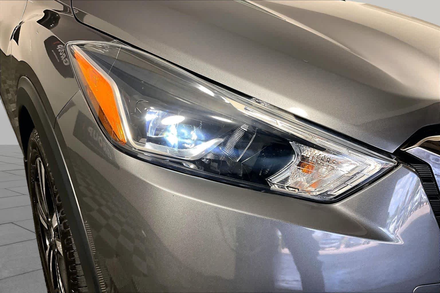 Used 2019 Gun Metallic Nissan SR image 26