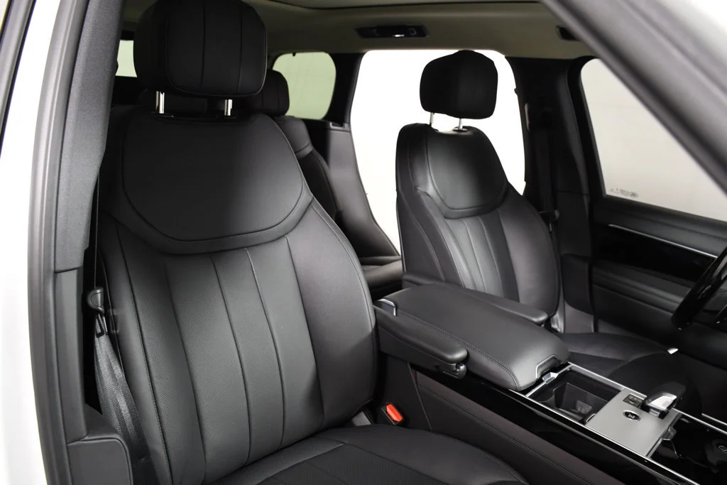 Used 2026  Land Rover SE image 19