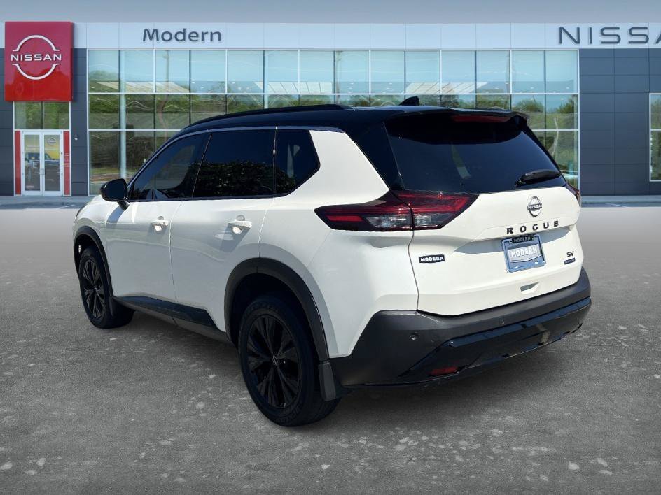 Certified Used 2023 Pearl White Tricoat/Super Black Nissan SV image 7